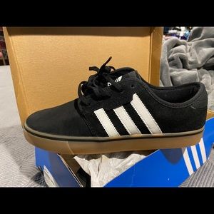 ✨NWT✨ Adidas Sneakers 👟